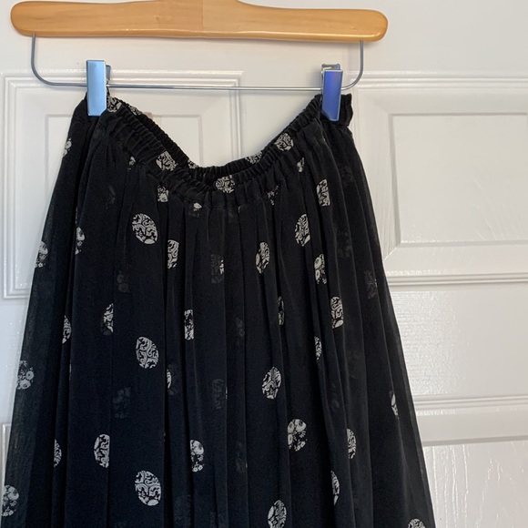 Club Monaco Silk Skirt - Picture 2 of 5
